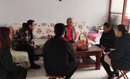 弘揚雷鋒精神，關愛空巢老人