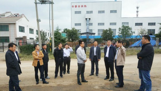 青州市副市長(zhǎng)耿懷金率工作組現(xiàn)場(chǎng)調(diào)度九龍居小區(qū)供暖管網(wǎng)鋪設(shè)等工作
